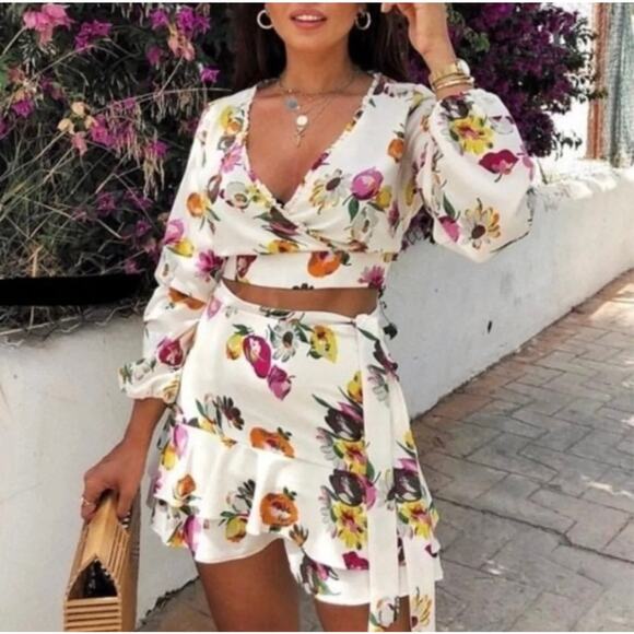 ZARA Floral Balloon Sleeve Blouse Faux Wrap Ruffle Trim Cropped Top - Picture 1 of 12